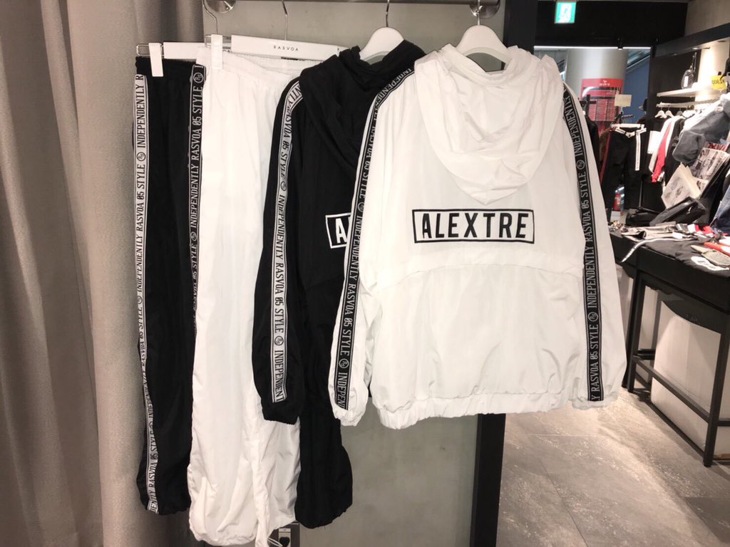 🔥PRICE DOWN🔥

シャカトラックBZ/PANTS

人気のアイテムが1,000円off💥
今の季節でもまだまだ着て頂けます💋
狙っている方は今がチャンスです🏃🏼‍♀️

他にも沢山のアイテムをプライスダウンしています✔️是非店頭でチェックしてみてください🖤