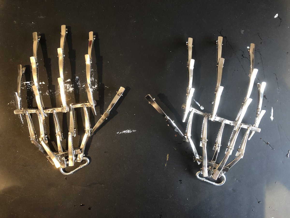 GProIllustrator's tweet image. Experiments with detachable rod puppet hands and head. 😊