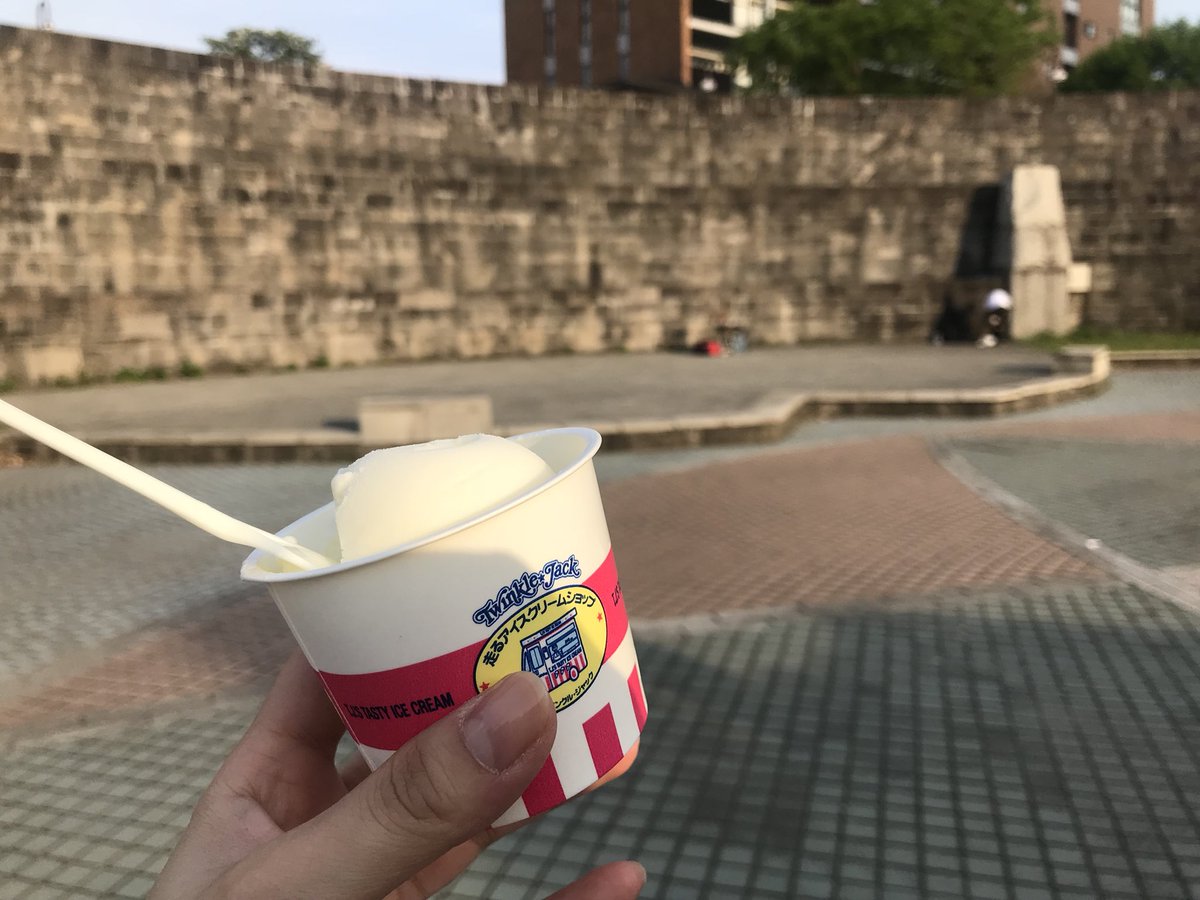 飯塚彩 アースデイ 南大沢中郷公園 フリーライブでした ステージから見えるフリマと 歌ったステージは こんな感じ 聴いてくれた方 出演のみなさん ありがとうございました アースデイ