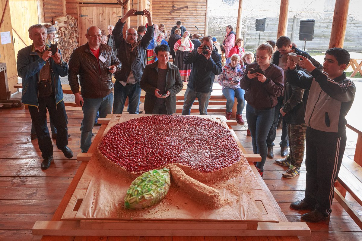 Большой фоторепортаж с Вишнёвого фестиваля «Сад-Палисад» в Музее купеческого быта в Епифани!
➡️vk.com/album-15983710…
#КуликовоПоле #Епифань #СадПалисад #МузейКупеческогоБыта
