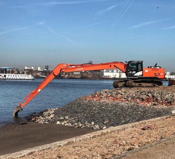 HitachiCME's tweet photo. Look at this long reach #excavator working in The #Netherlands. Who else wouldn’t mind operating this #Hitachi machine? https://t.co/NkYhBkJoox