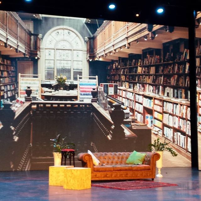 WorldofBooksFae's tweet photo. Ook ik zit klaar voor het Yalfest 2018!!! Veel plezier voor iedereen die er ook is 😘
#yalfest #yalfest2018 https://t.co/RqT3FhbDmP https://t.co/Ae5IYcTOQ8