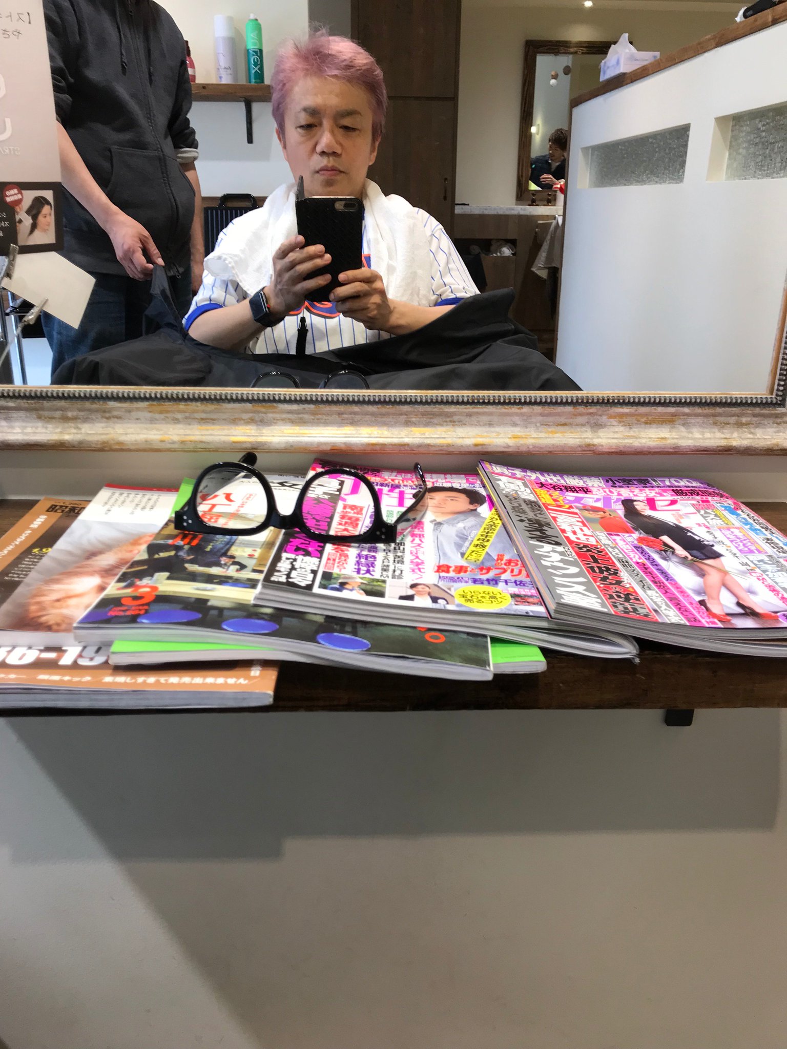 水道橋博士 浅草キッド 昨日 やっと髪の毛染めたら 金髪にする時間がなく 志茂田景樹 化が激しいと言われたのだが 今日 色を入れたら 泰葉 化が激しいかも しかし ムーミン由来のお店と知らなかったな