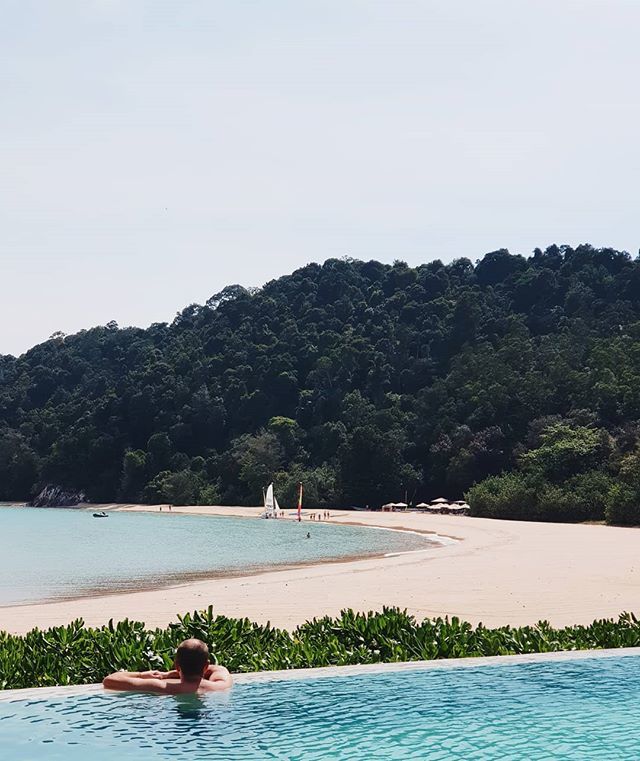 erniexavier's tweet photo. 🌞Day
.
.
.
.
#vscox #samsung #galaxynote8 #samsungmy #beach #clubmedcherating #clubmed #zenpool #beach #infinitypool #sailing #waves #vacation #resort #holidays #mobilephotography #photographer #pics #moments #photos #sundayvibes https://t.co/qdN8T4Q9OT https://t.co/8bd62Hgthv