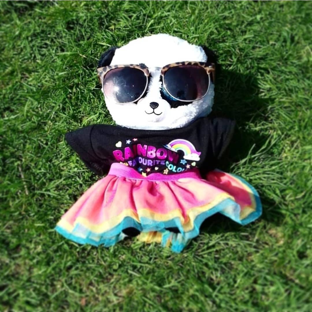 PandaPru's tweet photo. Managed a spot of sunbathing in the gardens of #chirkcastle yesterday.

@xjust_michellex made sure I was well protected mind...no one wants to see a sunburnt panda.

#apandacalledpru #prufect #passthepanda #pru #panda #pandabear #pandaphoto #sunglasses #pandamonium #pandalove https://t.co/GXbY6A1Lsj