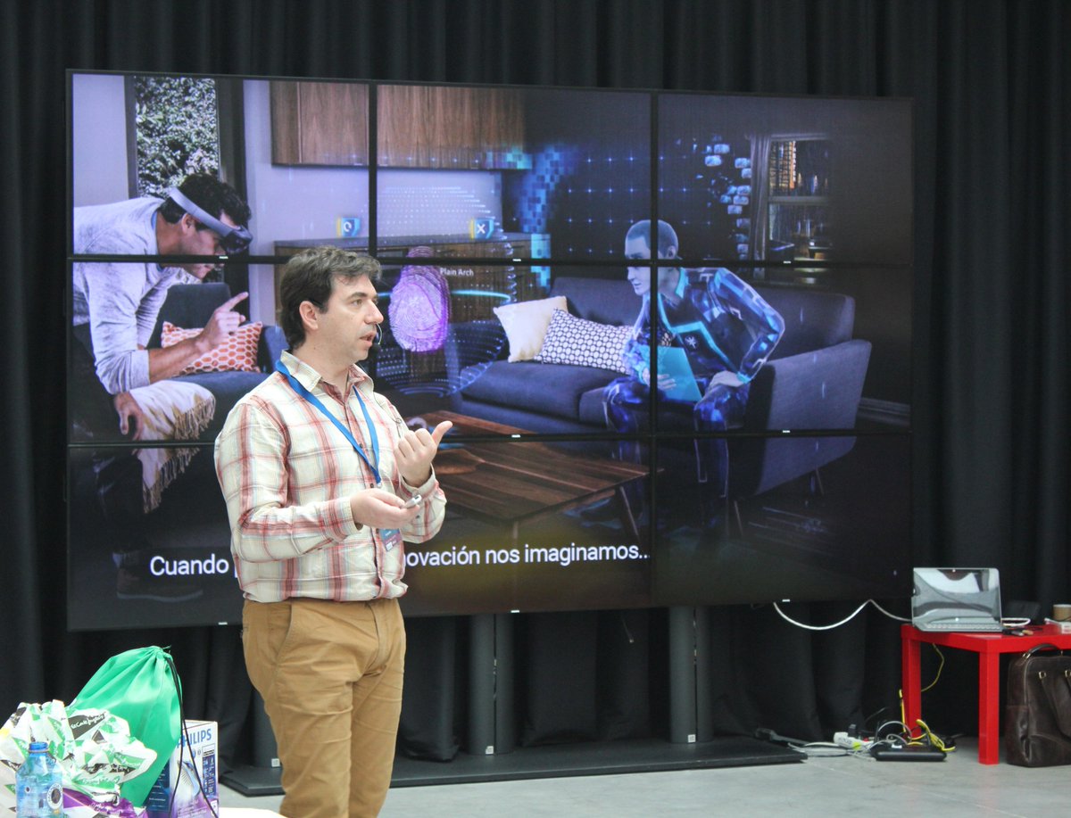 Time2HackGetafe's tweet photo. 🔴 [EN DIRECTO] en #HackathonGetafe Jesús Carreras, con su píldora formativa sobre  Innovación para el cambio social ➡ https://t.co/9xhZmQLm6T

Organiza @aytogetafe @OCIONALIA y @GisaGetafe 

#Getafe2018 #Innovación #Tecnología #accesibilidad https://t.co/PiQKoe6V7t