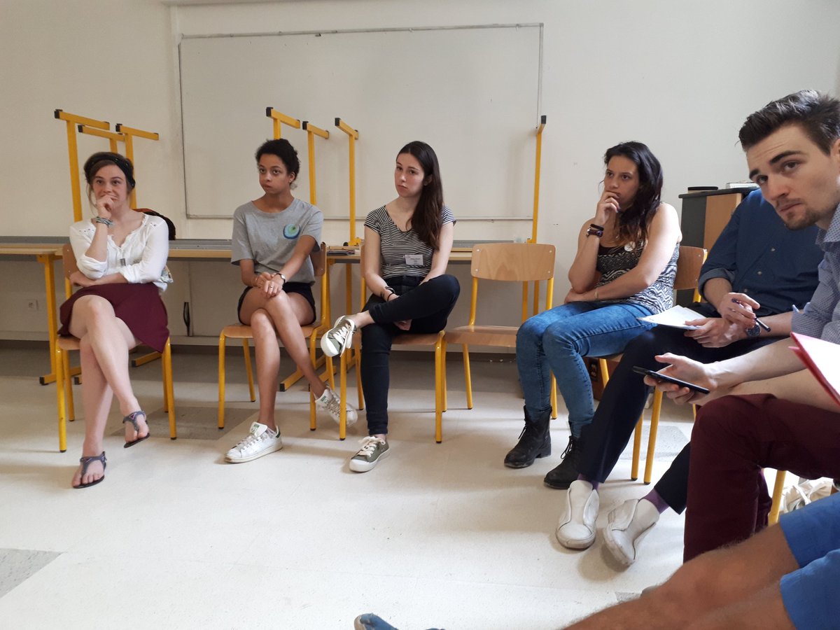 AlessiaLille's tweet photo. Atelier sur Monter un projet d'alimentation responsable avec ton RU !  Présentation de projets et d'initiatives développés dans des RU. Comment diminuer nos déchets, sensibiliser les étudiants à ces questions etc.. plein de partage d'expériences 💪💪
#RENEDD2018 #DD https://t.co/H1dAdOcKKk