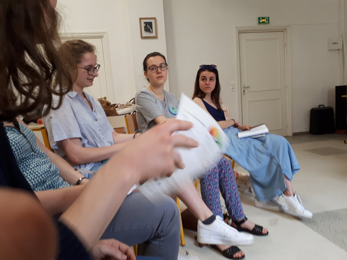 AlessiaLille's tweet photo. Atelier sur Monter un projet d'alimentation responsable avec ton RU !  Présentation de projets et d'initiatives développés dans des RU. Comment diminuer nos déchets, sensibiliser les étudiants à ces questions etc.. plein de partage d'expériences 💪💪
#RENEDD2018 #DD https://t.co/H1dAdOcKKk