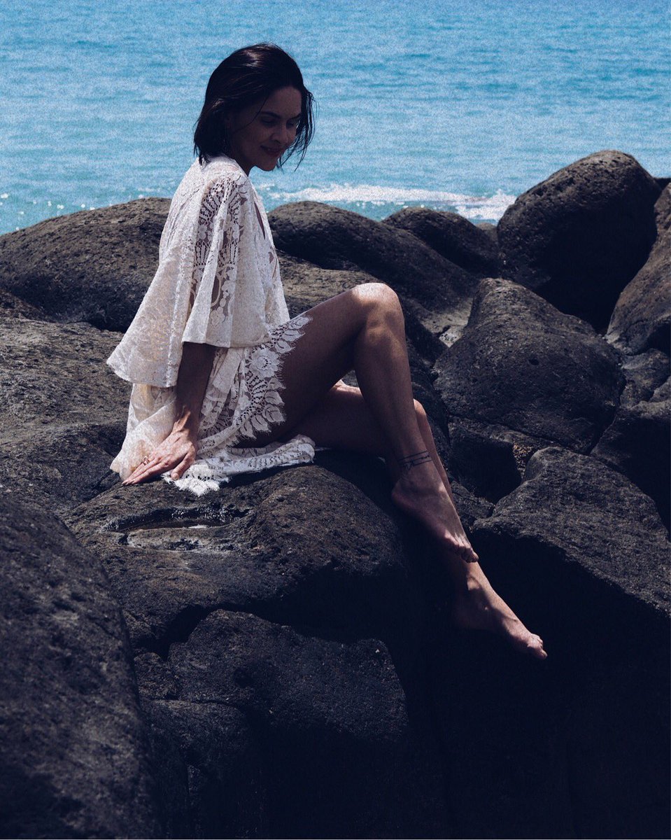 LAFOTKA's tweet photo. NEW BLOG POST 🐬🌊
Chatting about perseverance and wearing this dreamy #PerseveranceLondon angel dress 👉🏼 https://t.co/381rbPSCWu https://t.co/I3CPTqhQ84