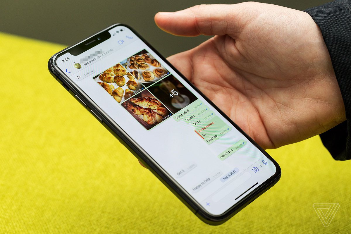 TheDarkPixel's tweet image. Un entrepreneur de la #drugtech inculpé après que ses empreintes digitales aient pu être analysées à partir d&apos;une photo postée sur WhatsApp sur laquelle il tenait des pilules theverge.com/2018/4/16/1724…