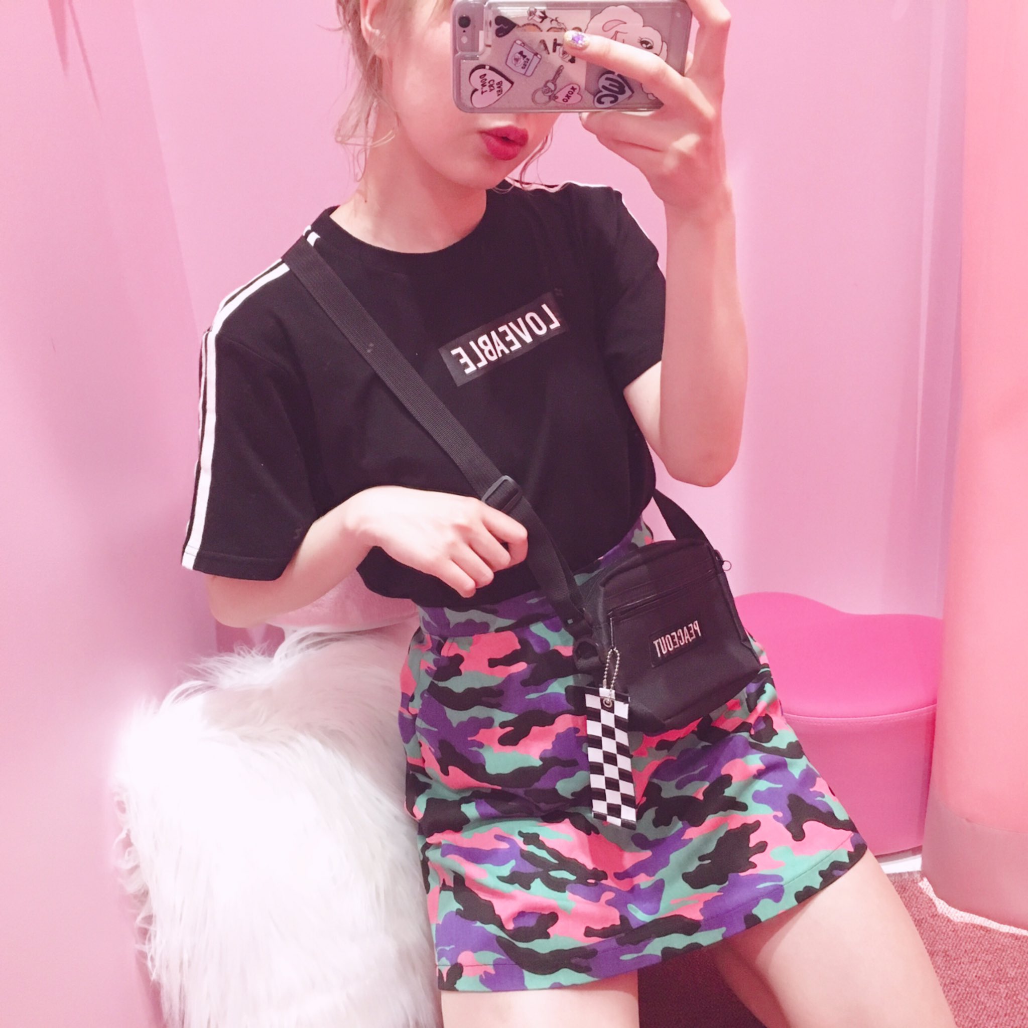 W C Shibuya109店おすすめコーデ 2ラインボックスロゴtとカラー迷彩スカートを合わせてみたよ 珍しいカラフルな迷彩柄で差をつけちゃおう 2ラインボックスロゴt 2 149 税込 カラー迷彩スカート 4 309 税込 T Co