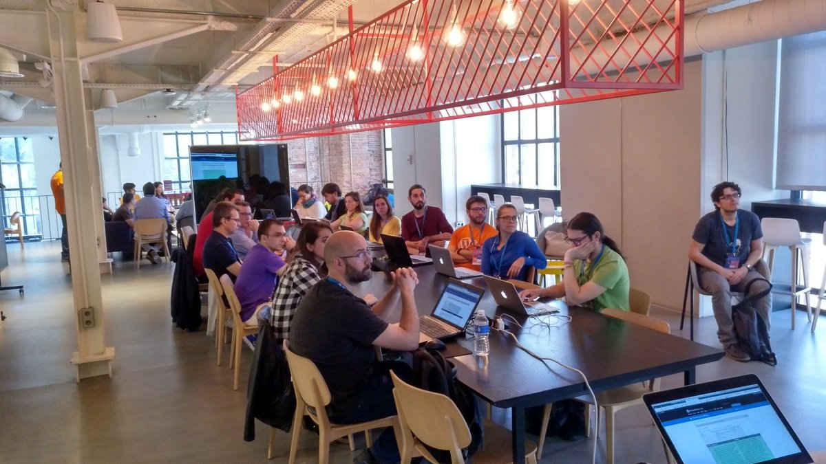WordCampMad's tweet photo. Las mesas del #ContributorsDay en #WCMadrid https://t.co/Z2GPH3SUwb