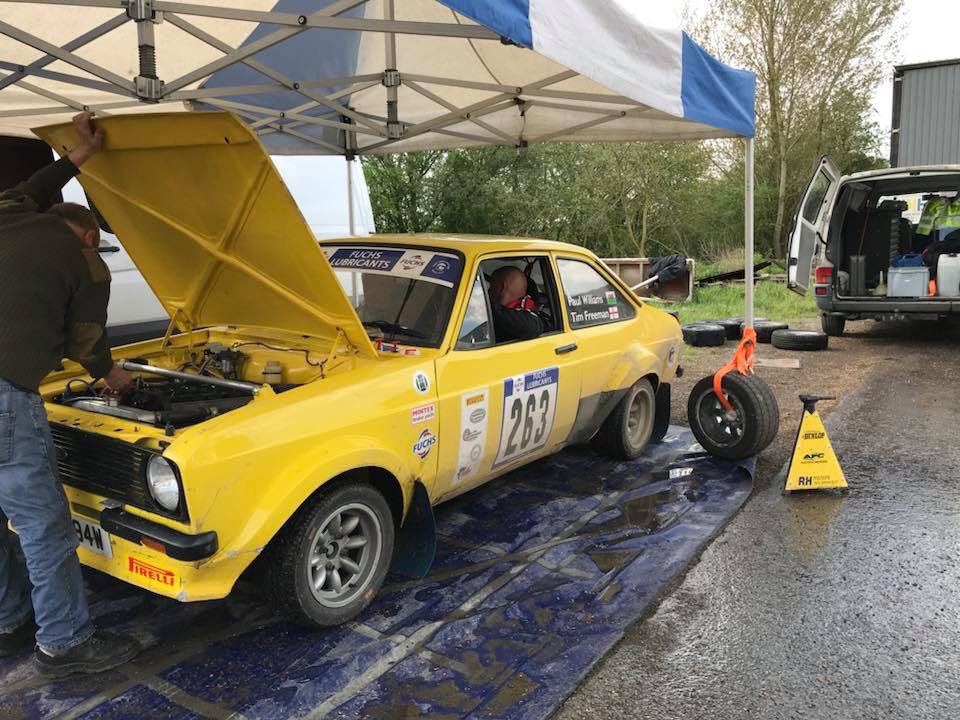 RACRMC_Champ's tweet photo. Tim Freeman into service for a quick tyre change back to slicks https://t.co/EUJIPaRjCW