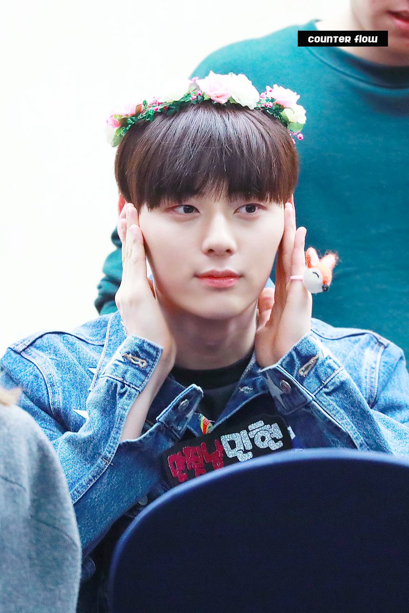 counterflow89's tweet photo. 180407 이날의 상암팬싸는... 청... 커를 양보합니다.. https://t.co/yGwu6fyXA1