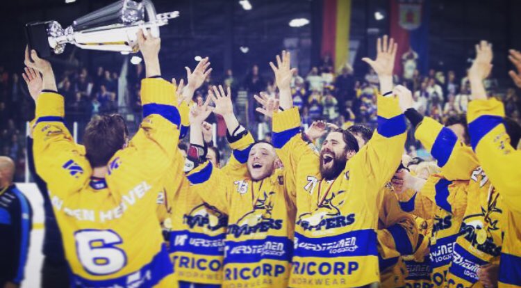 TStudentenraad's tweet photo. Gefeliciteerd Tilburg Trappers met jullie kampioenschap! 🏆#trappers #tilburg #3opeenrij #toppers https://t.co/YouH5F4uu4