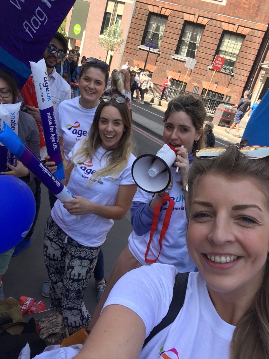 MissJones_Maths's tweet photo. Team Age UK all ready at Mile 23 #TeamAgeUK #AgeUK https://t.co/iPKNIW4wWm