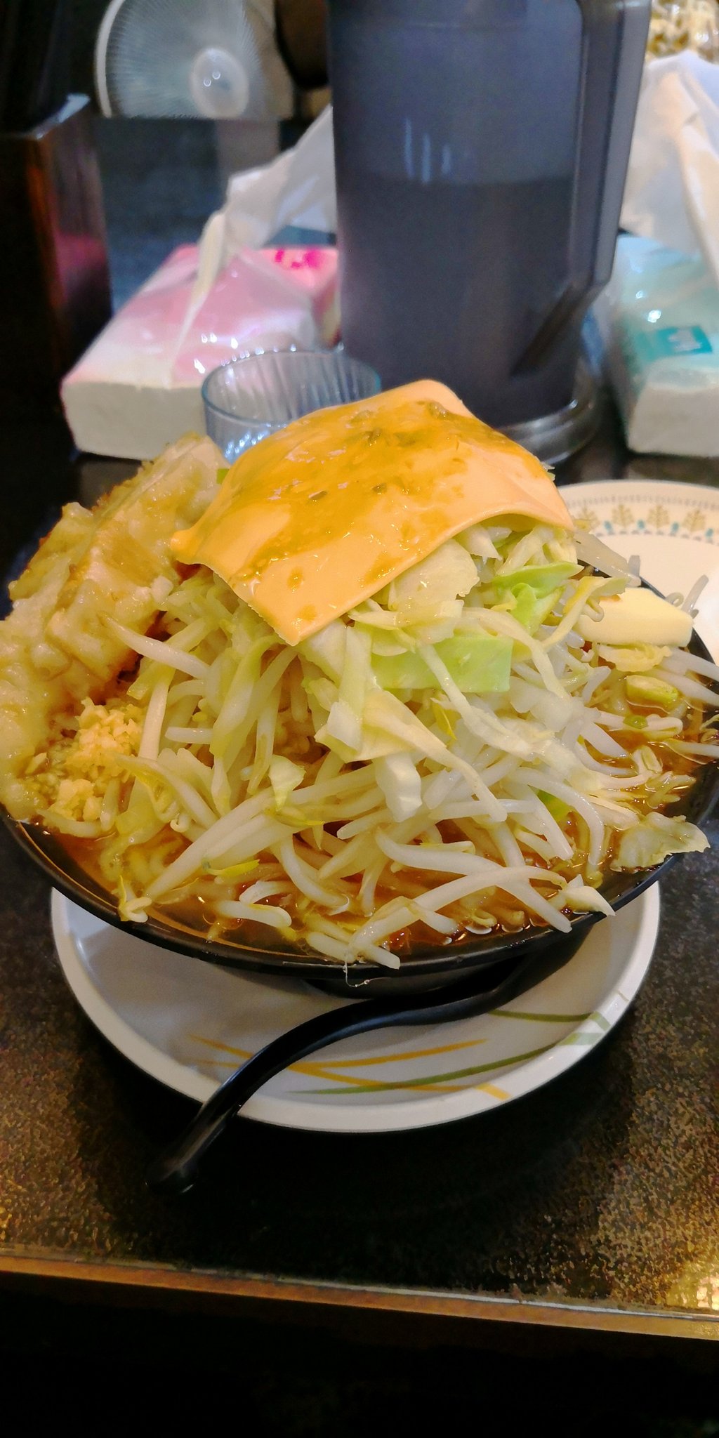 抹茶ん えだまめ 絆ァッ いろいろトッピングしてみた 海老塩ラーメン 麺 100 野菜 マシ マシマシ アブラ マシマシ にんにく マシマシ バター チーズ いつもよりまろやかな味になったけどちょいアブラキツイな まあ美味しいんだけどね