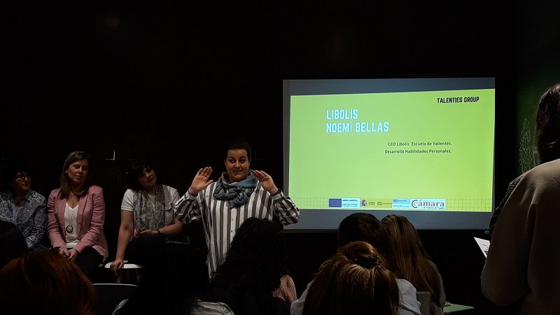 CarmenDeliaDiaz's tweet image. "Si volviera a emprender ¿Qué mejoraría?. Con este sugerente título tuvimos la oportunidad de escuchar a 5 emprendedoras en #ACoruña la semana pasada. @camaracorunafor @Libolis @EPrimerapersona @emociaccion y más en bmcontenidos.blogspot.com.es/2018/04/entre-…