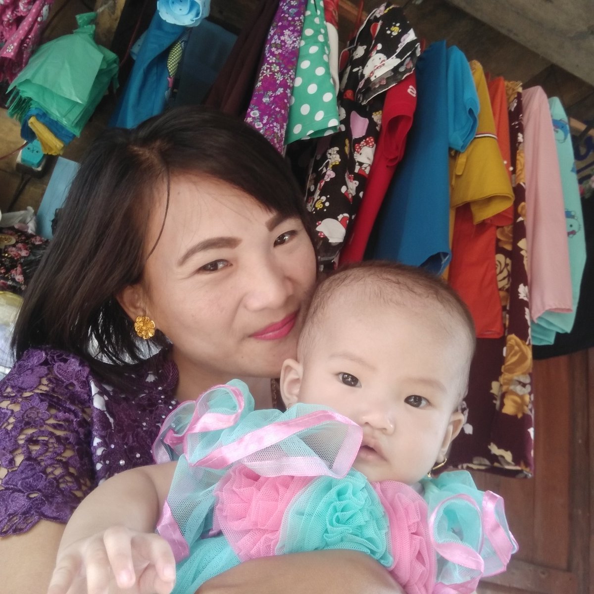 lynnabungsu's tweet photo. With my princes https://t.co/LxdG7bx9hS