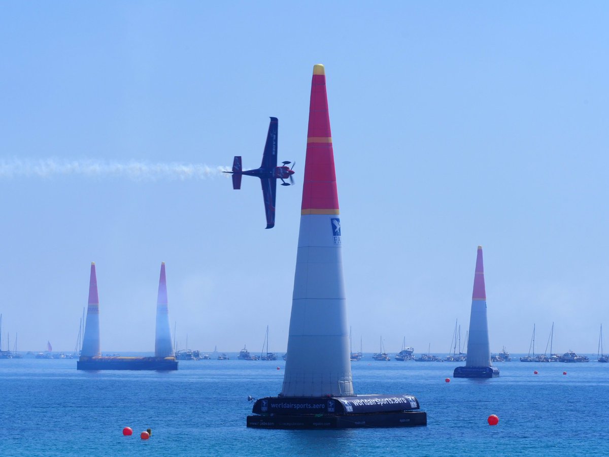 damsweb's tweet photo. Une compétition de folie ce #RedBullAirRace @villecannes !

Impressionnant. 🛩️😮☀️

On a même vu Francky Zapatta (🇫🇷) aka IronMan. 😎

#CotedAzurFrance #RedBull #Cannes https://t.co/3xE8dgbMzT
