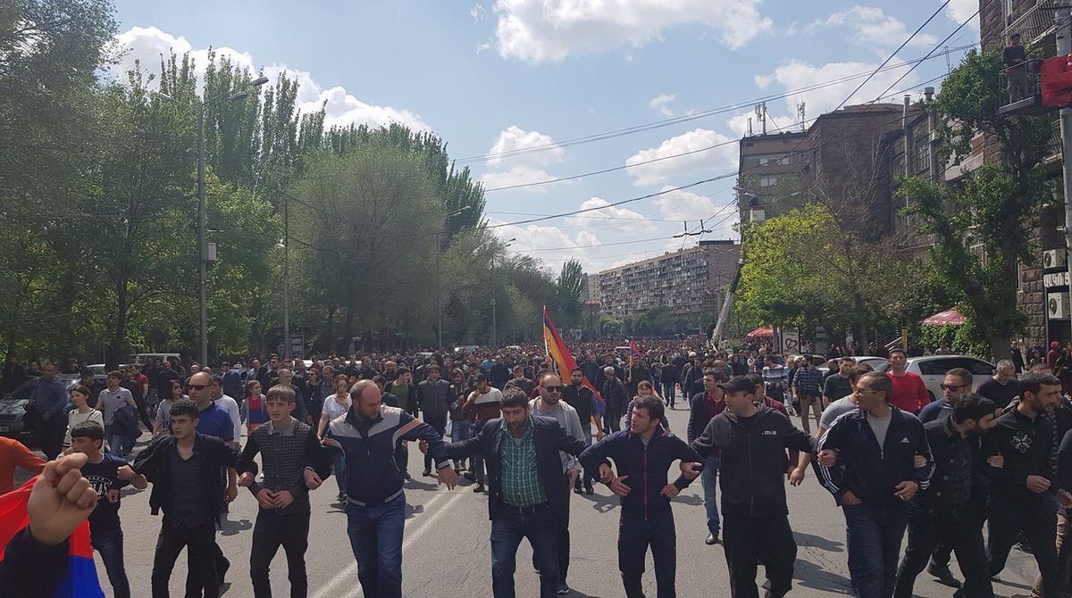 Иди ереван. Ереван люди. People in Yerevan. Протесты в Армении шашлык. Yerevan people.