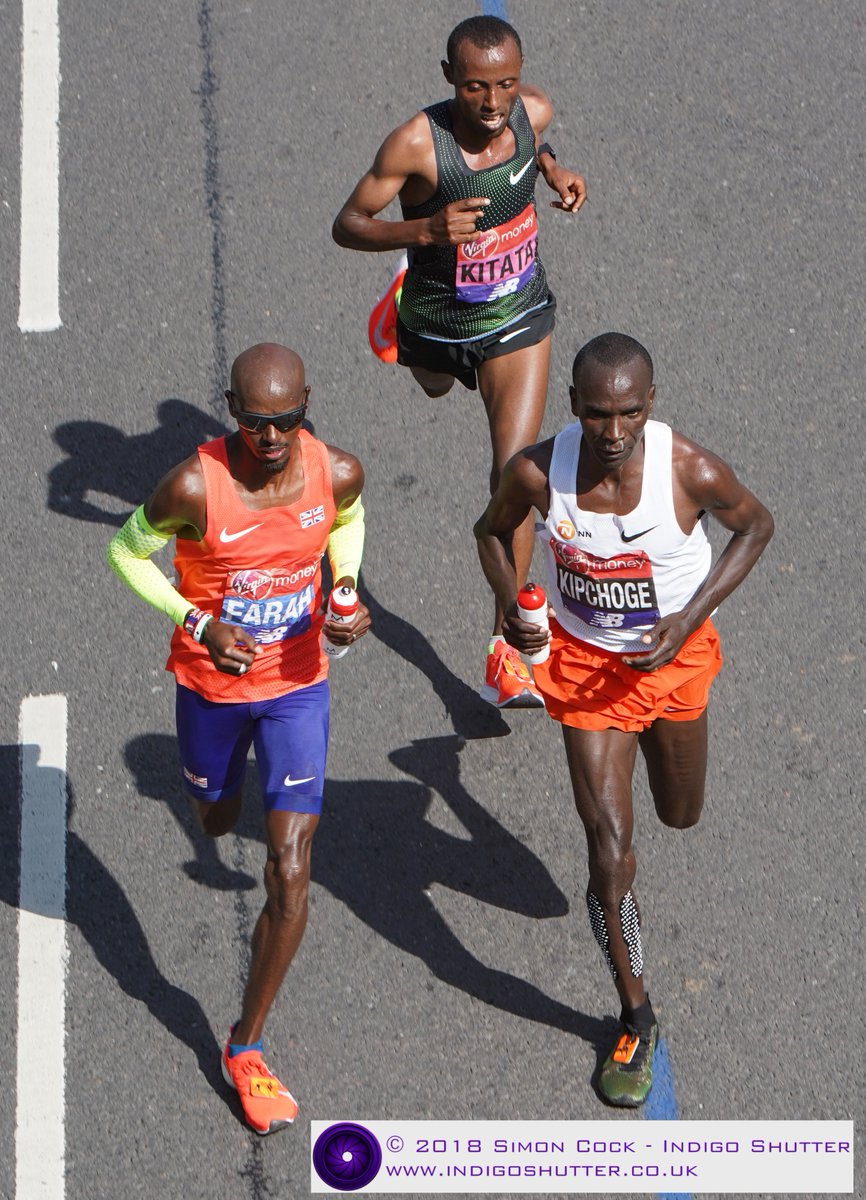 IndigoShutter's tweet photo. Here’s the Men’s Elite at the 25km mark on the #isleofdogs #london #virginlondonmarathon #virginlondonmarathon #londonmarathon #londonmarathon2018 #mofarah #EliudKipchoge #KipchogeKeino #BedanKaroki https://t.co/4kjsOGZmv8