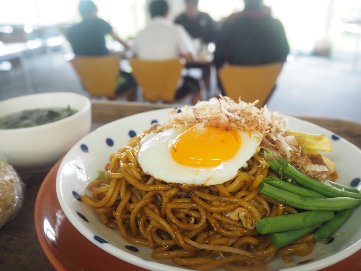 むらのあきこ Sur Twitter 今日の昼御飯は 焼きそば 子供のころの週末のお昼ご飯といえば焼きそばは定番中の定番