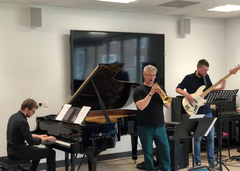 Bernstein_Chi's tweet photo. What a time we had at TOTAL EMBRACE!! A huge thank you to @laura_ritchie, @chiunimusic, Dr Paul Laird, Duncan Mackrill, @ajhmusic, Katie Salvatore, Karen Howard, the cast of @UOC_onthetown, and all the participants. A brilliant celebration of Leonard Bernstein's life and music! https://t.co/UiNWEQFBE2