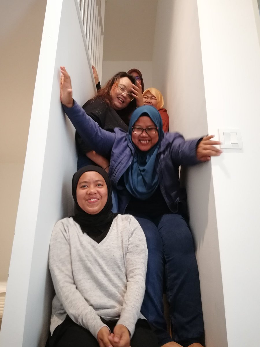 kabemostafa's tweet photo. Eksperimen tangga dgn budak sekolah. Selepas 16 tahun kami cuba tidur satu bumbung semula. #tikl https://t.co/25tENYrjpp