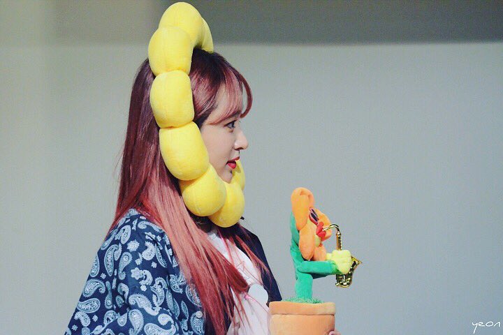 ____YEON____'s tweet photo. 180421 중구 팬싸 
나랑닮았닼ㅋㅋㅋ
#하니 #안희연 #HANI #EXID https://t.co/Vfn9ognrx0