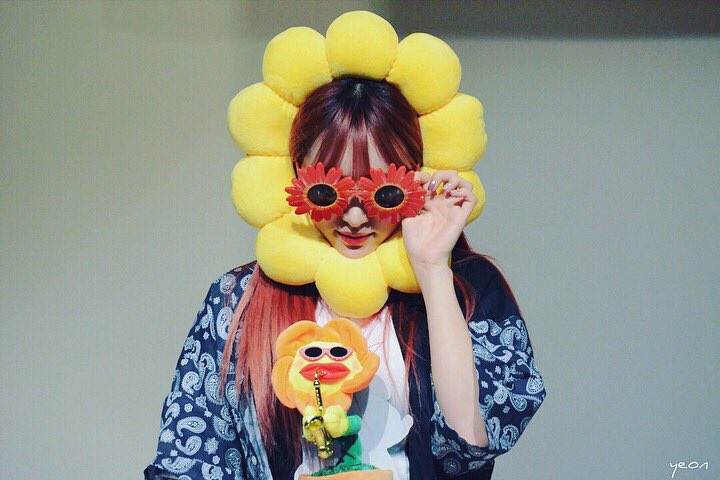 ____YEON____'s tweet photo. 180421 중구 팬싸 
나랑닮았닼ㅋㅋㅋ
#하니 #안희연 #HANI #EXID https://t.co/Vfn9ognrx0