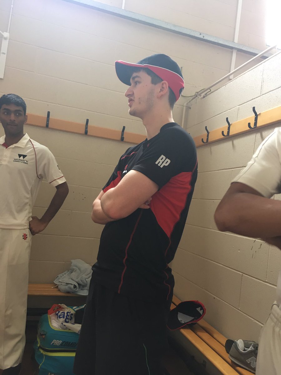 UoWMCC's tweet photo. #YouFours make 106 from their 25, X. Tras 40, Bowen 22 #TeamWarwick #TimeForTheTeamTalk https://t.co/QYEwND14W3