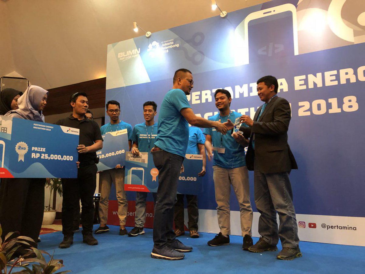 pertamina's tweet photo. Tim Taubat dengan aplikasi Kesles menjadi Juara 2 Pertamina Energy Hackathon 2018 dan memboyong hadiah Rp25 juta. Selamat, Tim Taubat!
#Pertamina #KobarkanKebaikan #PertaminaHackathon2018 https://t.co/9WIO83XMhS