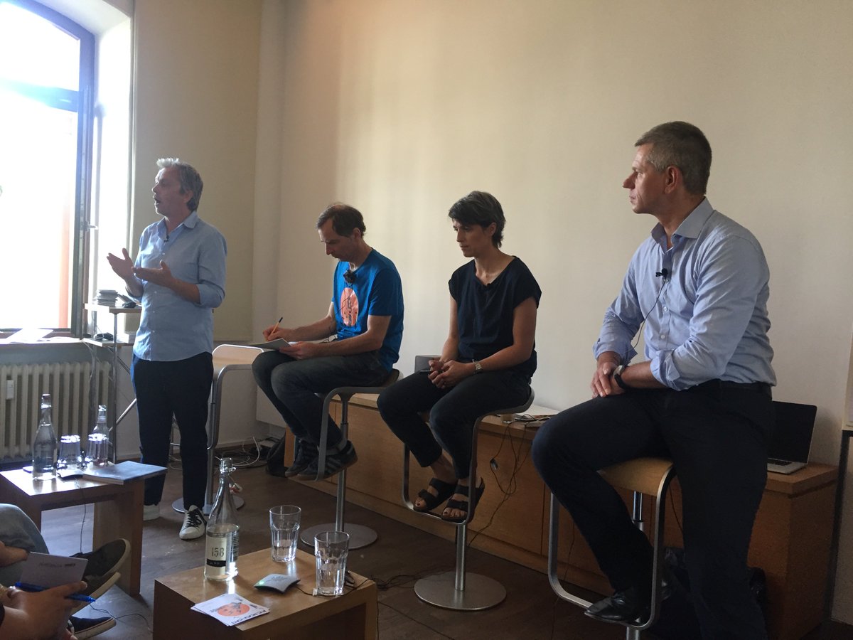 BettinaPSchmidt's tweet photo. Volles Haus beim #seecamp. A. Kowol, Umweltdezernat, M. Colville-Andersen und S. Wolf, @rieseundmueller diskutieren über Stadplanung + Mobilität in #Wiesbaden. @copenhagenize : "Es ist nicht immer das schlechteste ganz hinten zu liegen. Dann kann es nur besser werden." #see13 https://t.co/azNEa9bkHi