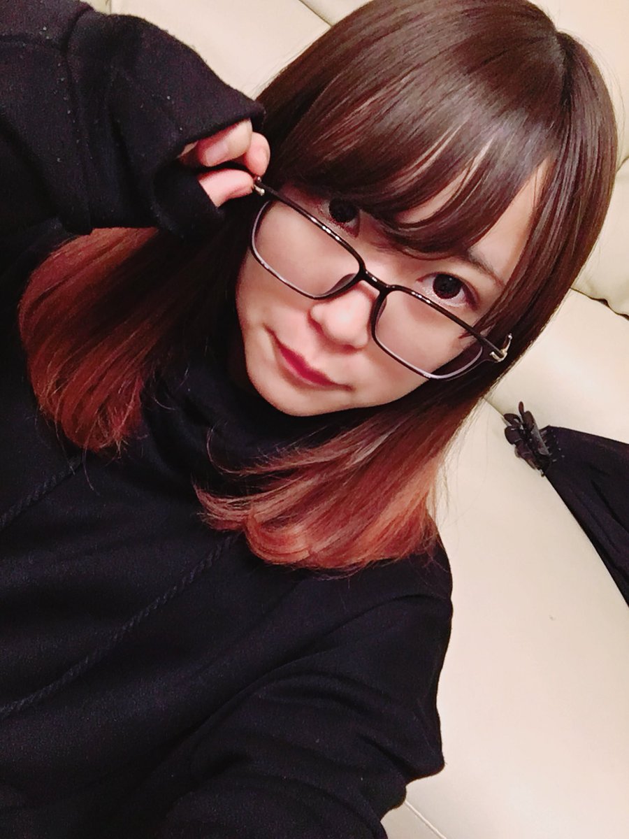 はつめ En Twitter 新しいメガネです 丸顔なのでスクエアよりのフレームにしました はつめ En Twitter 新しいメガネです 丸顔なのでスクエアよりのフレームにしました