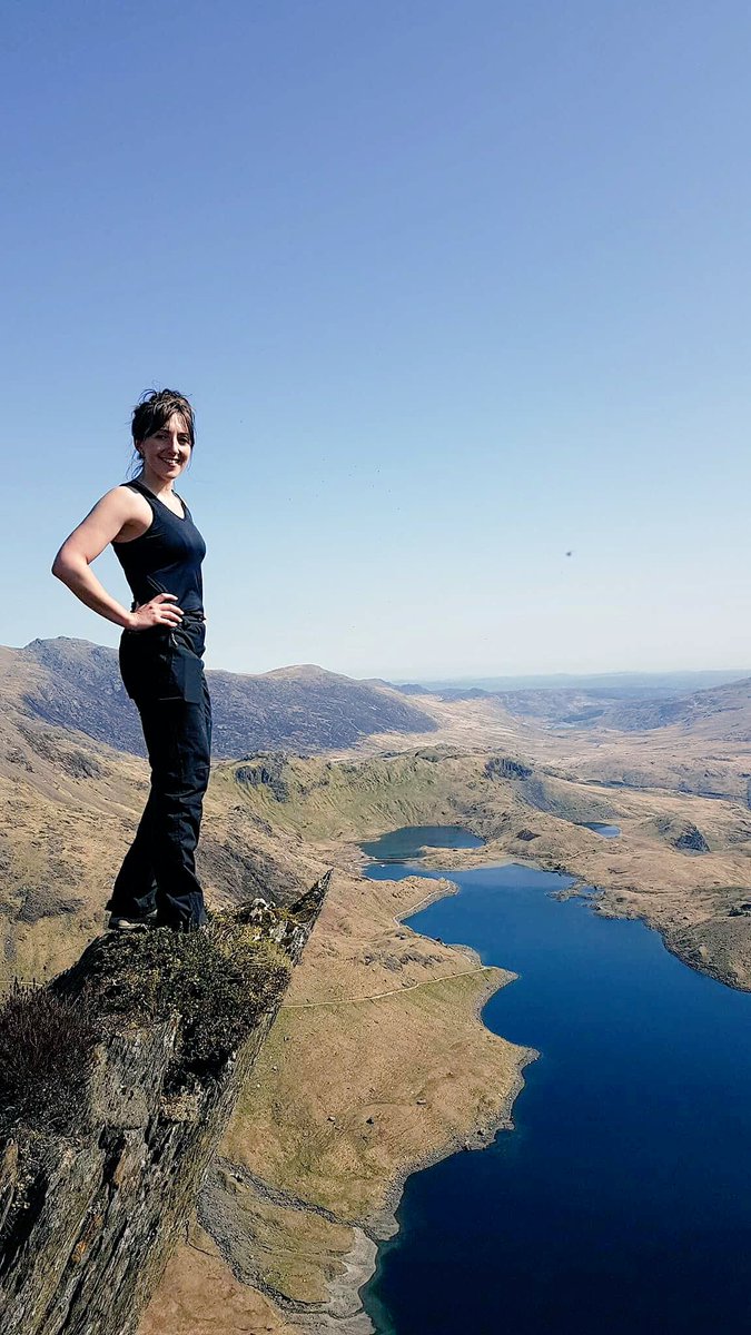 _arcaneblue's tweet image. Ventured to Snowdon. Took the horseshoe scramble over Y Lliwedd - Snowdon via Watkin path - Crib y ddsygl - Crib Goch. Couldn’t resist this ledge 🙈 #snowdon #hiking #snowdonia