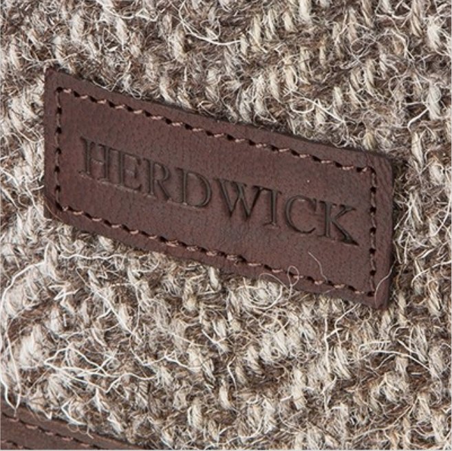TweedleberryUK's tweet photo. **NEW** Beautiful hip flasks in #Herwick wool and leather. All products come with free UK delivery. https://t.co/CeH4sgZog4 https://t.co/sK4AD2HbOh