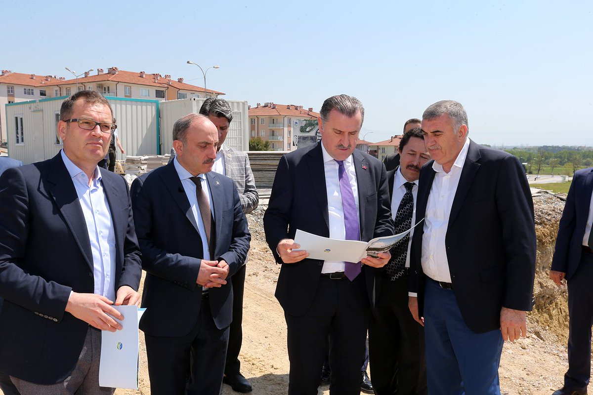 Bir dizi programlara katılmak üzere ilimize teşrif eden Gençlik ve Spor Bakanımız Sayın <a href="/OA_Bak/">Dr. Osman Aşkın Bak</a> ile Ayçiçeği Vadisi ve Bisiklet Adası projemizi inceledik.