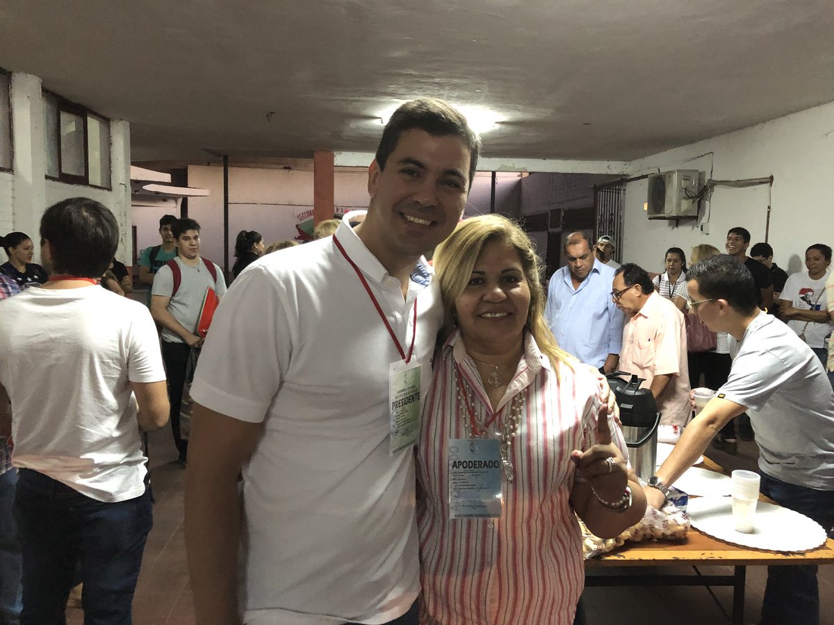ABCDigital's tweet photo. #EleccionesPY🇵🇾: Santiago Peña, quien fue derrotado por Mario Abdo Benítez en las internas del 2017, es presidente de mesa en el Colegio República del Uruguay.

📸: Twitter. https://t.co/GkjH5iytWc