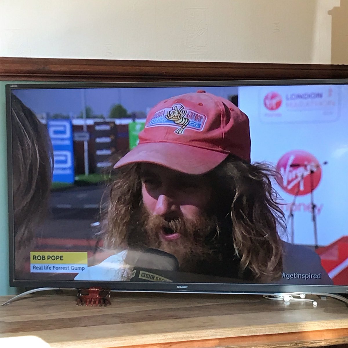 JJTully136's tweet photo. #Robpope #LondonMarathon #LondonMarathon2018 #ForrestGump @tomhanks This guy is doing a great job ... as forrest running all these marathons #inspiration #inspirational #wwf #wildlifecharities https://t.co/dbGVPmh2OO
