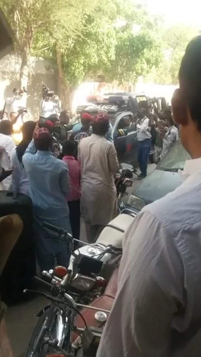 yakhanyz's tweet photo. We #Condemns #Punjab & #Sindh #Police illegally arresting #Ptmworkers 🗣👇 @pid_gov
Stop #PashtunProfiling dont let this fire
#Arrestme i am #PTMActivist
We want peace life dignity
@AJEnglish @nytimes @UN @husainhaqqani @a_siab
#PashtunLongMarch2Lahore
#ReleasePtmActivists https://t.co/cnBuBhDr63