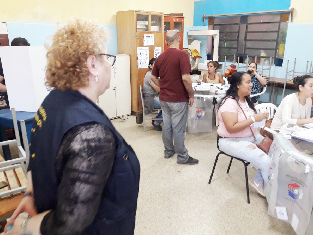 moeuepy23's tweet photo. La @moeuepy18 comienza la jornada electoral observando la apertura de mesas.  @renateweber @TSJE_Py #Paraguay #ParaguayElige #ParaguayDecide #Eleccionespy #EleccionesPY2018 #PyVota https://t.co/kO5fijXkYB