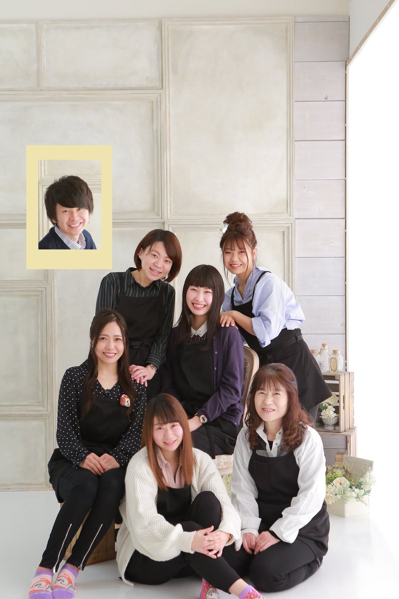 シャレニー諏訪店 フォトスタジオ 写真館 衣裳レンタル Sur Twitter 久しぶりのスタッフ集合写真 女性スタッフだけだと思ったら 町田マネージャーは 修学旅行の欠席者的な合成 笑 大切な記念日 私達にお任せくださいませ シャレニー諏訪店 集合写真