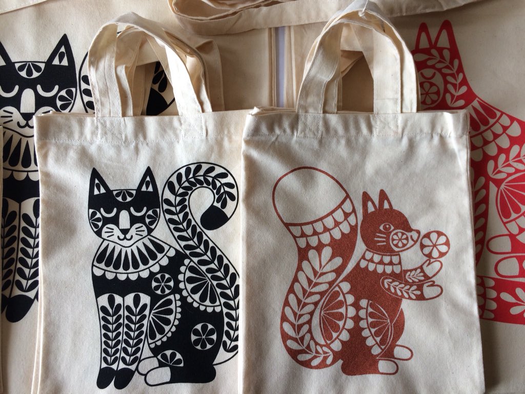 KarolineRerrie's tweet photo. Spending Sunday at #HighburyHall in #Moseley #Birmingham for their #springcraftfair. Filled a huge table with #screenprinted #greetingscards decorations #limitededition #prints #totebags &amp; #teatowels. https://t.co/Fmm9jBisnF