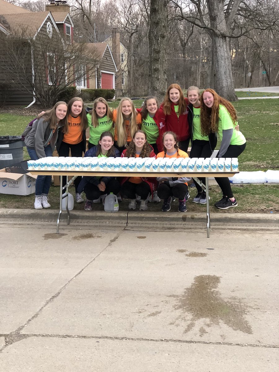 NCHSXC2017's tweet photo. Naperville Women’s 5k, we’re ready for you!! https://t.co/HtZrPPOL37