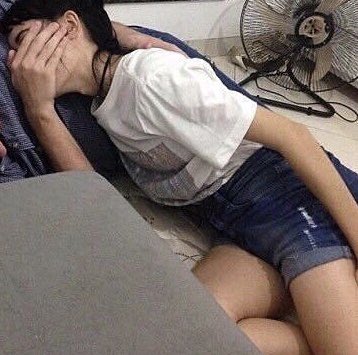 __24_a_'s tweet photo. 「ねえ玲於」「…ねむいんだけど」「寝ちゃダメ」「うるさい」「うるさくない」「黙って」「黙らない」って言い合いしてたら口を押さえられて「いい子にしてて？な？」って言われたからもう黙るしかない https://t.co/ggWPv5wext