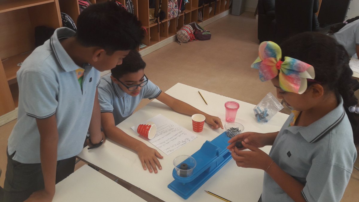 luke_james_86's tweet image. #Studentdesigned #magnetism labs were amazing today. Testing magnetism under water, size of manetic fields, strength of magnetic pull, and much more. Very proud of their ideas! #RVISionaries #studentchoice @rvis_bh