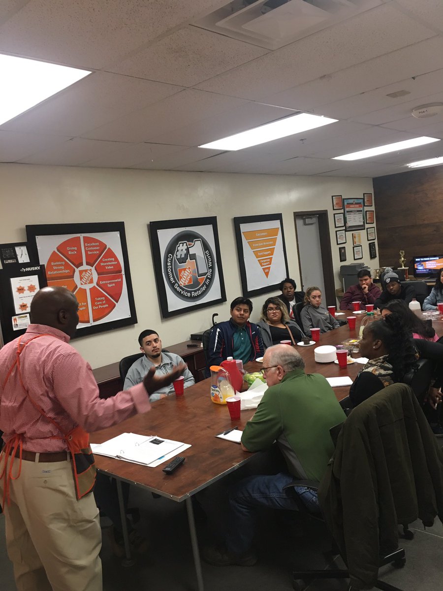 Artis leading a Speciality Meeting. #takeyourshare23 #LeadsMeasuresCredit #Triplenickelfinest @KhariHeru <a href="/AkinsMel/">Mel Akins</a> @AmberD___ <a href="/ArtisRealliams/">Artis Williams</a> <a href="/triple555hd/">Balch Springs HD SM</a>