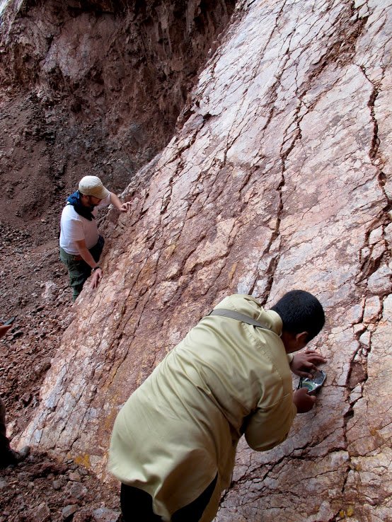 _GeoDa_'s tweet photo. #EarthDay #geoscience #geoscientists #ImAGeoscientist #lLoveIt #memories
The delights of Fieldwork!! 🌏😍 https://t.co/yA8cizwUoX