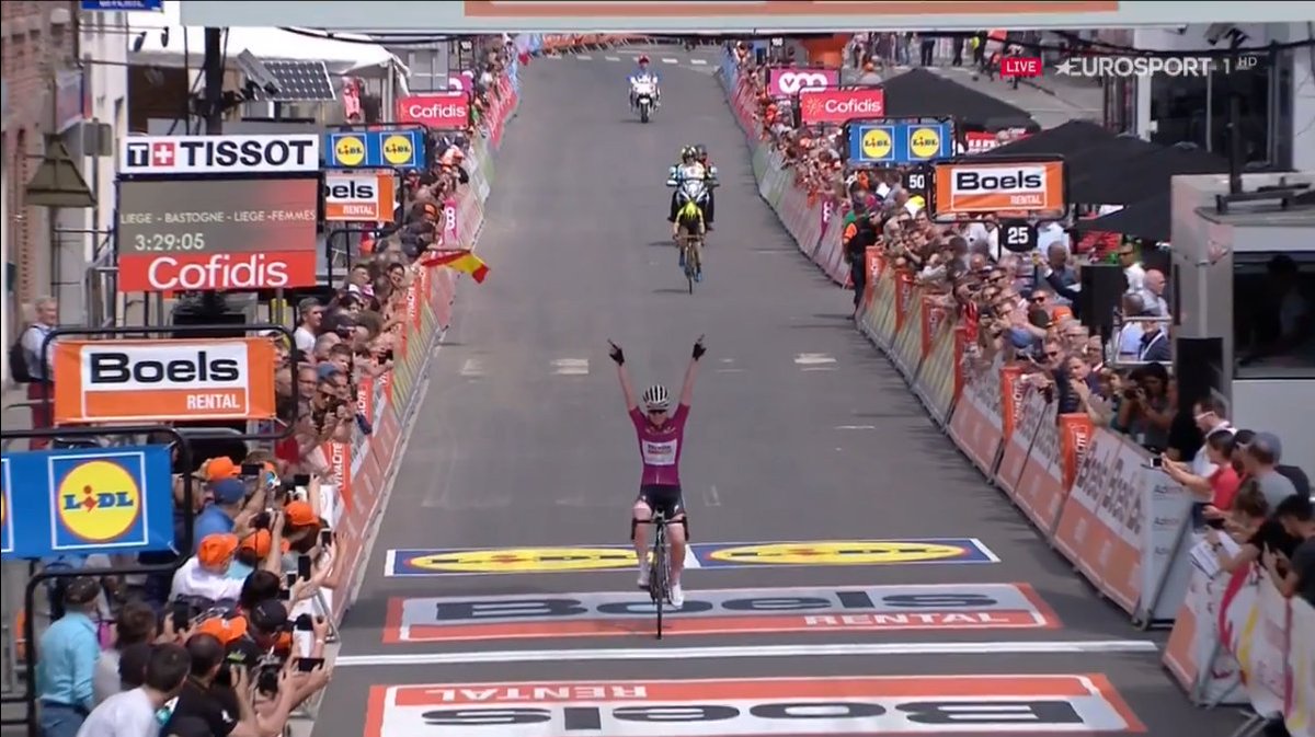 laflammerouge16's tweet photo. #LBLWomen - Victory for @AnnavdBreggen! #UCIWWT https://t.co/uWbGr9cuIz